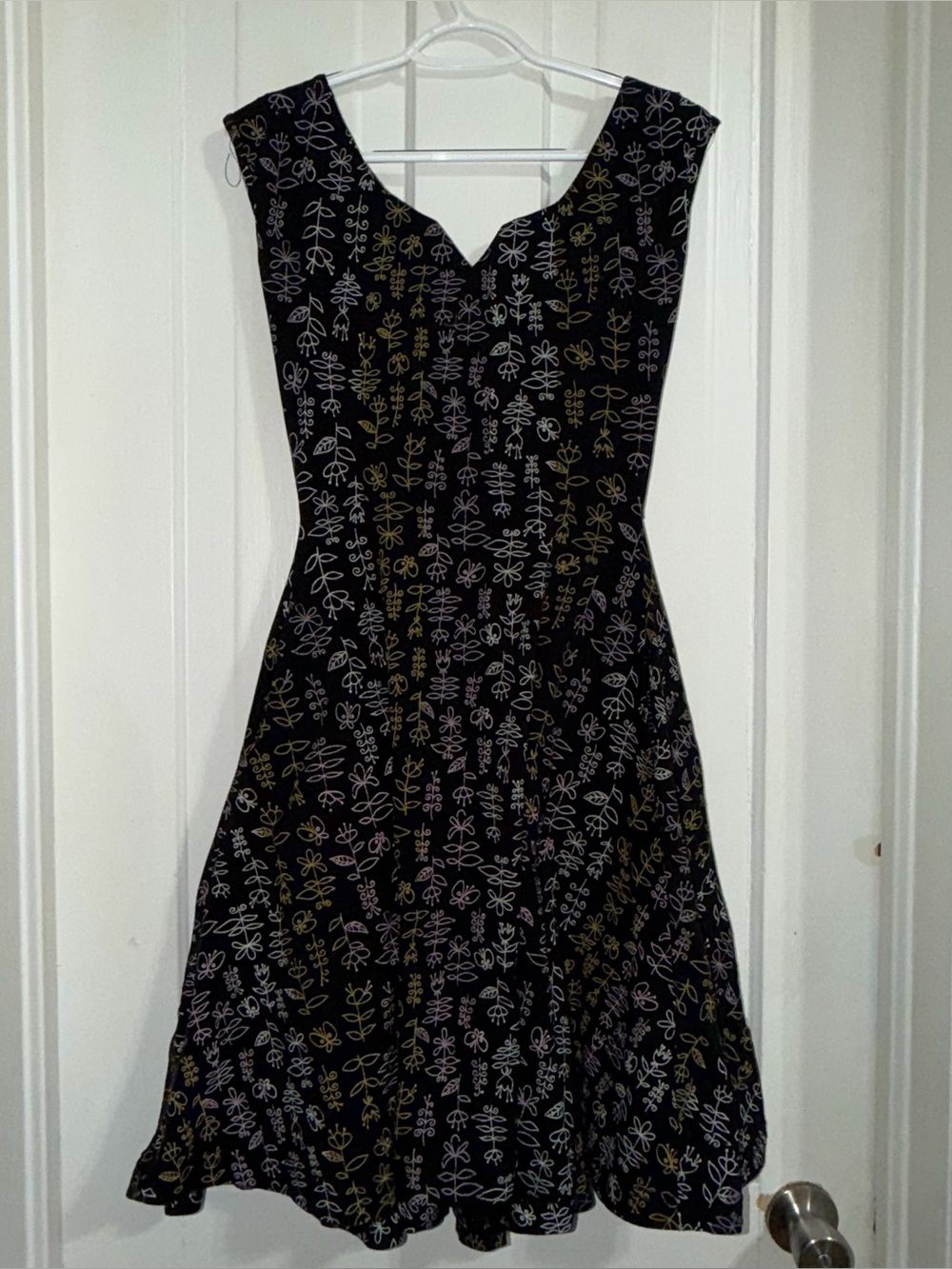 Women’s size small dress Effie's Heart Black Floral Midi Dress gold pink flowers